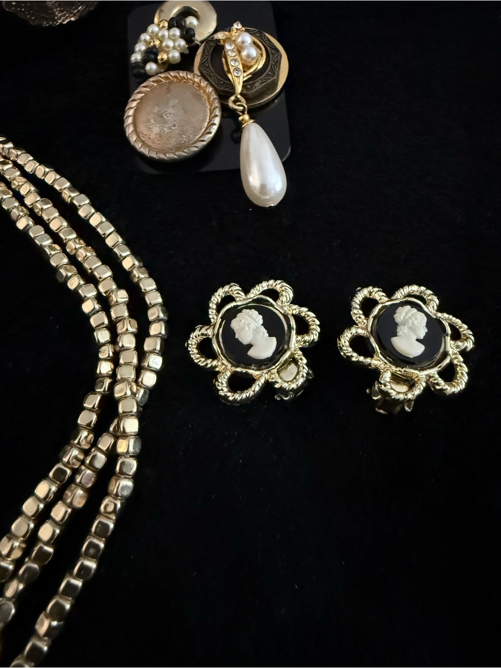 Velvet Theory Black Gold Cameo Jewelry Bundle Necklace Earrings Bracelet Brooch - Picture 4 of 13